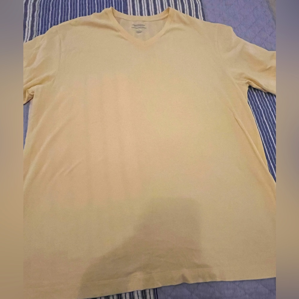 Roundtree & York X-LARGE v-neck yellow 100% cotton shirt.